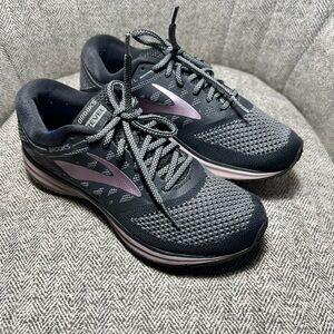 Brooks Women's Gray and Light Pink Running Sneakers